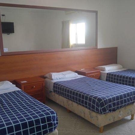 Hotel Cruce Del Desierto Veinticinco de Mayo  Bagian luar foto